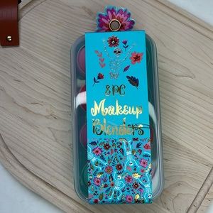 8 Piece Container of Makeup Blenders